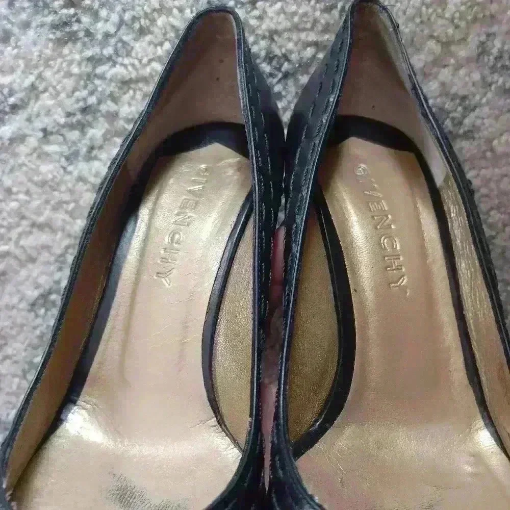 Givenchy Vintage Women's Black Leather Round Toe Designer Pump 40.5 (9 US)